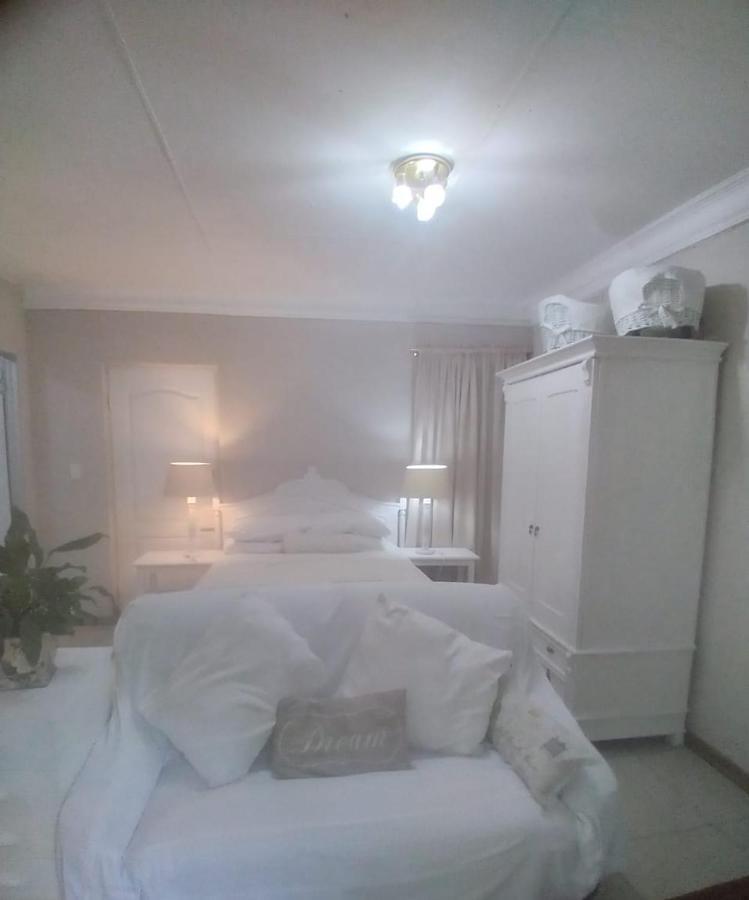 Amethyst Suites Springs  Ngoại thất bức ảnh